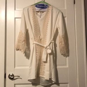 Flora Nickrooz “Blythe Robe” XS white lace robe